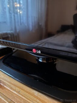 LG televize (85 cm úhlopříčka) + set-top box - 2