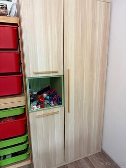 Skříň šatní - 2