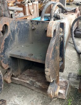 2.3t kladivo Krupp 1500 na bagry 26-40t - 2