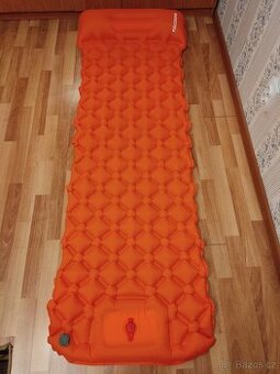(Samo)nafukovací karimatka 190x60x5 cm včetně polštáře - 2