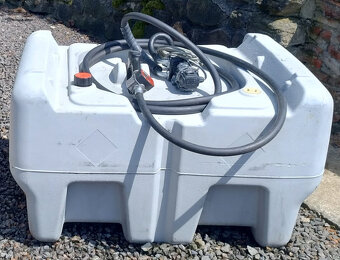 Prodám použitou mobilní nádrž na naftu 440 l - 2