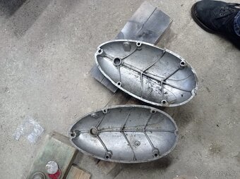 Jawa 250 panelka kyvačka boky motoru - 2