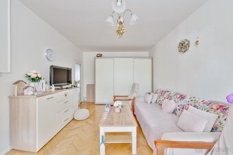 Prodej bytu 2+1 62 m² Buzulucká, Tábor - 2