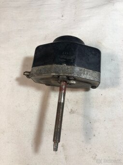 Motorek stěračů Bosch - 2