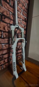 Prodám tuto vzduchovou, lehkou, vidlici ROCK SHOX RECON - 2