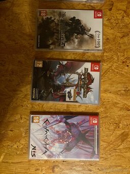 Nintendo switch lite + příslušenství + 6 her - 2