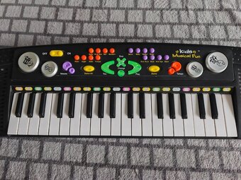 Dětské piano se spoustou funkcí a možností - 2