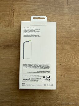 Silikonový kryt na iPhone 15 Pro s MagSafe - 2