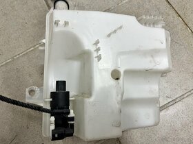 Nádobka ostřikovačů Subaru Impreza 01-07 - 2