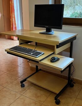 Počítačový stolek - 2