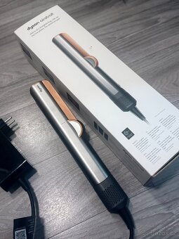 Žehlička na vlasy Dyson - 2