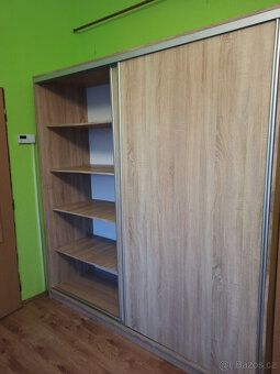 šatní skříň - 2