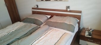 Manželská postel a noční stolky - 2