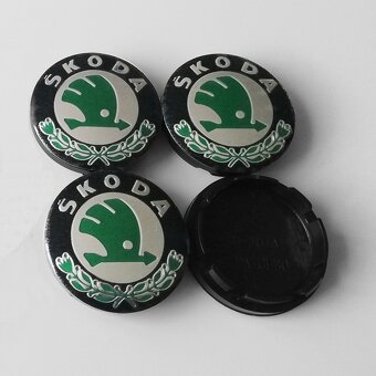 ŠKODA - zeleno-černá pokličky do středů alu. kol - 56mm - 2
