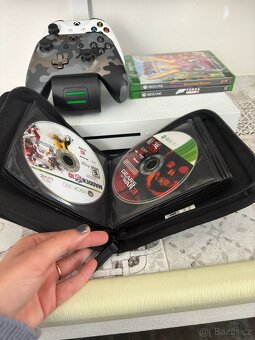 Xbox One S 1TB + 2 ovladače - 2