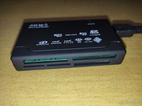 Prodám čtečku SD karet 6 NI 1 USB 2,0 - 2