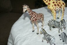 39Z - Žirafa NE Schleich ale Papo, - 2