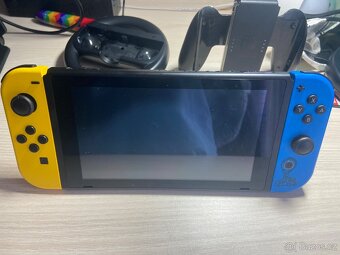 Nintendo Switch + příslušenství - 2