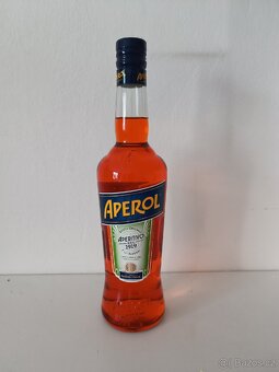 Whisky a další láhve s alkoholem - 2