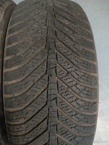 2x celoroční pneu Kumho - 195/55 R15. - 2