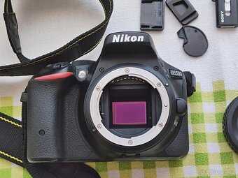 Nikon D5500 tělo 2x baterie - 2