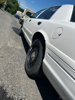Ford Crown Victoria Police Interceptor - 2
