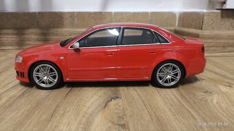 Model Audi RS4 (B7) Misano Red 2005 1:18 Otto Mobile - 2