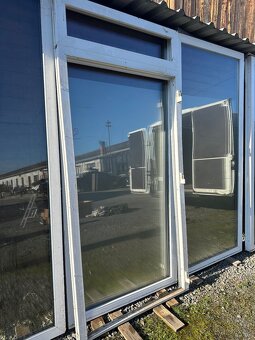 Prosklená vchodová stěna trojsklo - 2