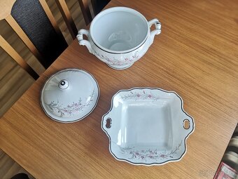 Porcelánové starodávné nádobí - souprava - 2