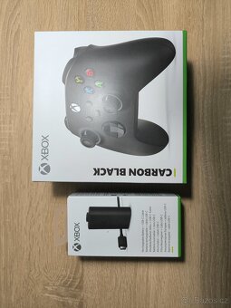 Xbox Wireless Controller + Play & Charge Kit - 2