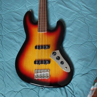 Fretless baskytara Harley Benton - 2