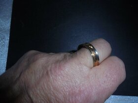 Prodám zlatý snubní prsten - 2