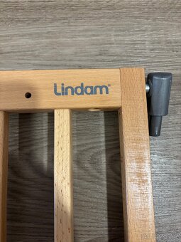 Lindam dřevěná zábrana s posuvnou šířkou - 2