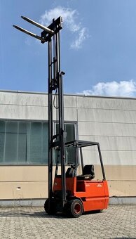 Linde E18 elektrický vysokozdvižný vozík Triplex vysokozdviž - 2
