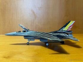 F-16 falcon - model letadla 1:72 - 2