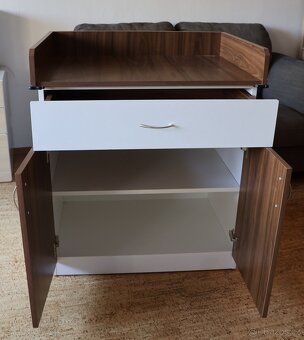 Přebalovací pult/komoda s úložním prostorem - 2