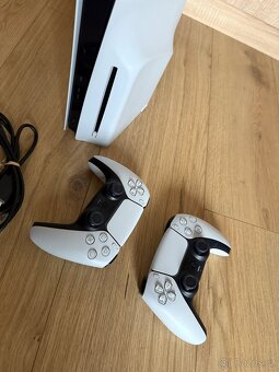 PS5 Slim s mechanikou + 2x dualsense - 2