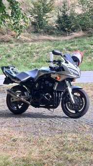 Yamaha fzs 600 - 2