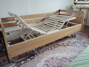 Polohovací zdravotní postel - 2