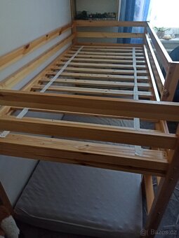 Vyvýšená dřevěná postel 90x200 - 2