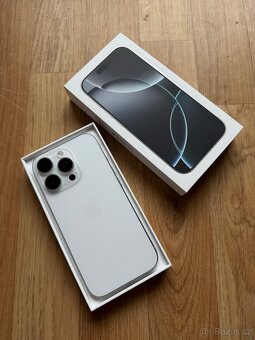 Apple iPhone 16 Pro 128GB bílý titan - 2
