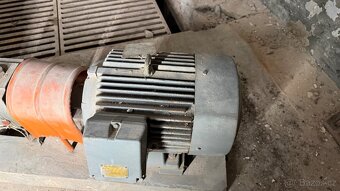 ELEKTROMOTOR S ČERPADLEM - 2