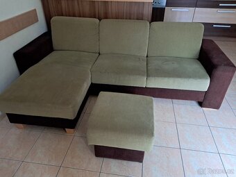 Prodám zachovalou pohovku s atraktivním designem - 2