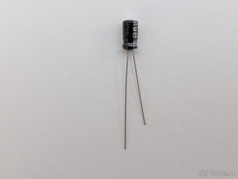 Kondenzátor elektrolytický 1uF/50V Panasonic - 2