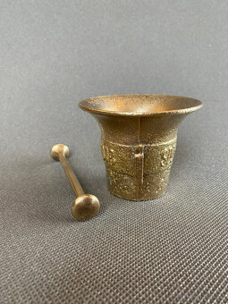 Malý mosazný hmoždíř 7.5 cm s tloukem - 2