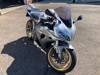 Honda CBR 1000 RR Fireblade 998 ccm 131 kW - 2