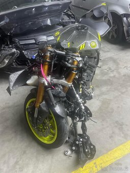 Yamaha R1 - 2