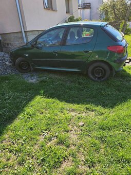 Prodám Peugeot 206 1.1 i benzín cena 26000 Kč níská sp. - 2