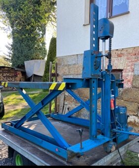 Nůžkový hydraulický zvedák 1,5 t - 2