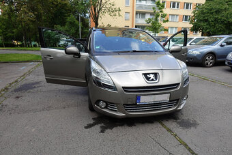 Na prodej: Peugeot 5008 – 2012 – auto pro rodinu - 2